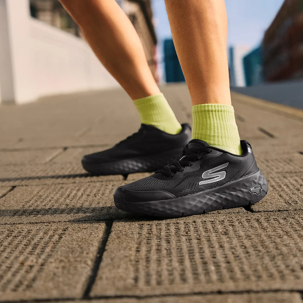 (New) SkechersGOwalk Max Cushioning Flex - Oswaldo